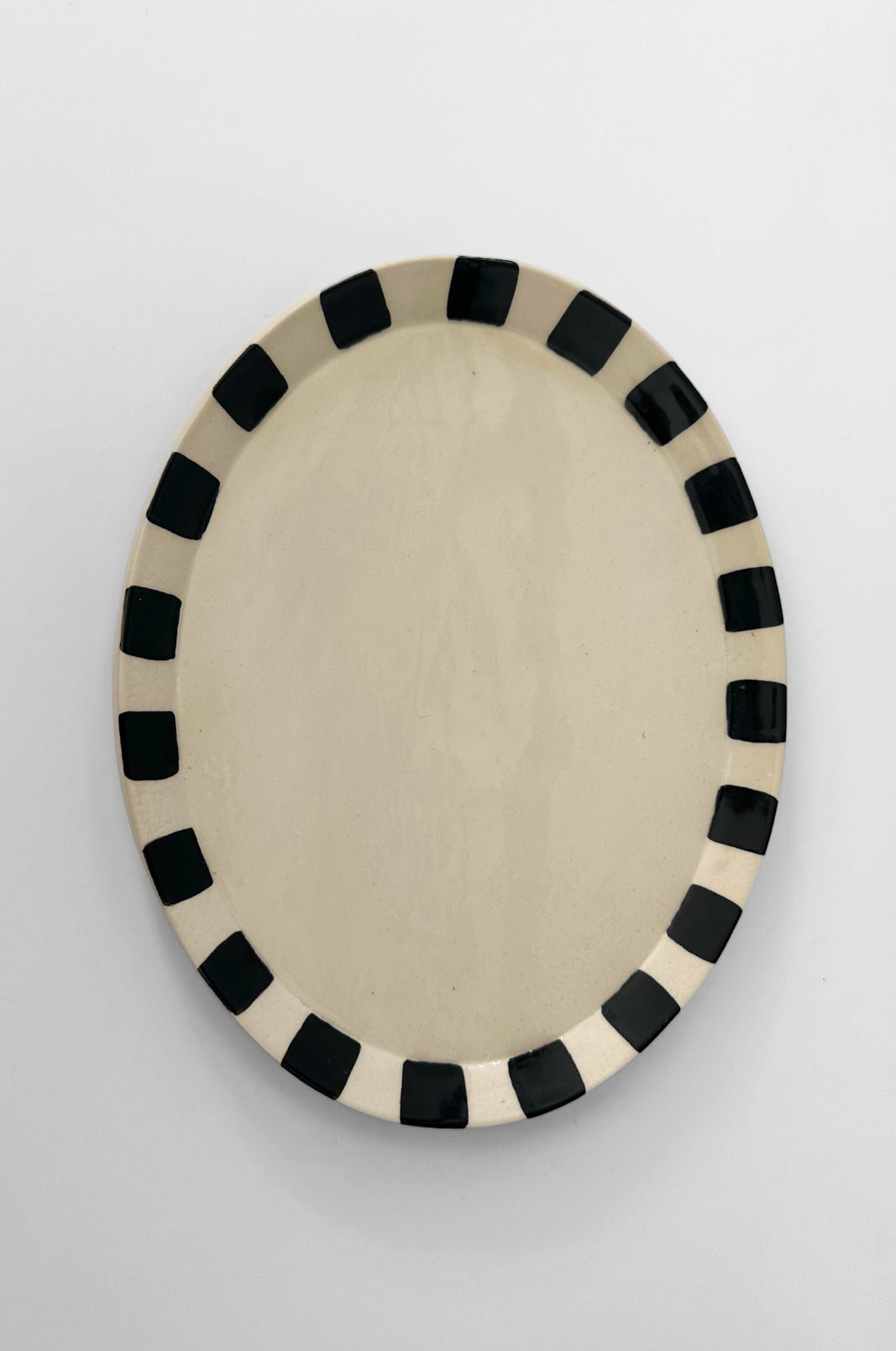 Oval serving platter Olympe - Black and white striped